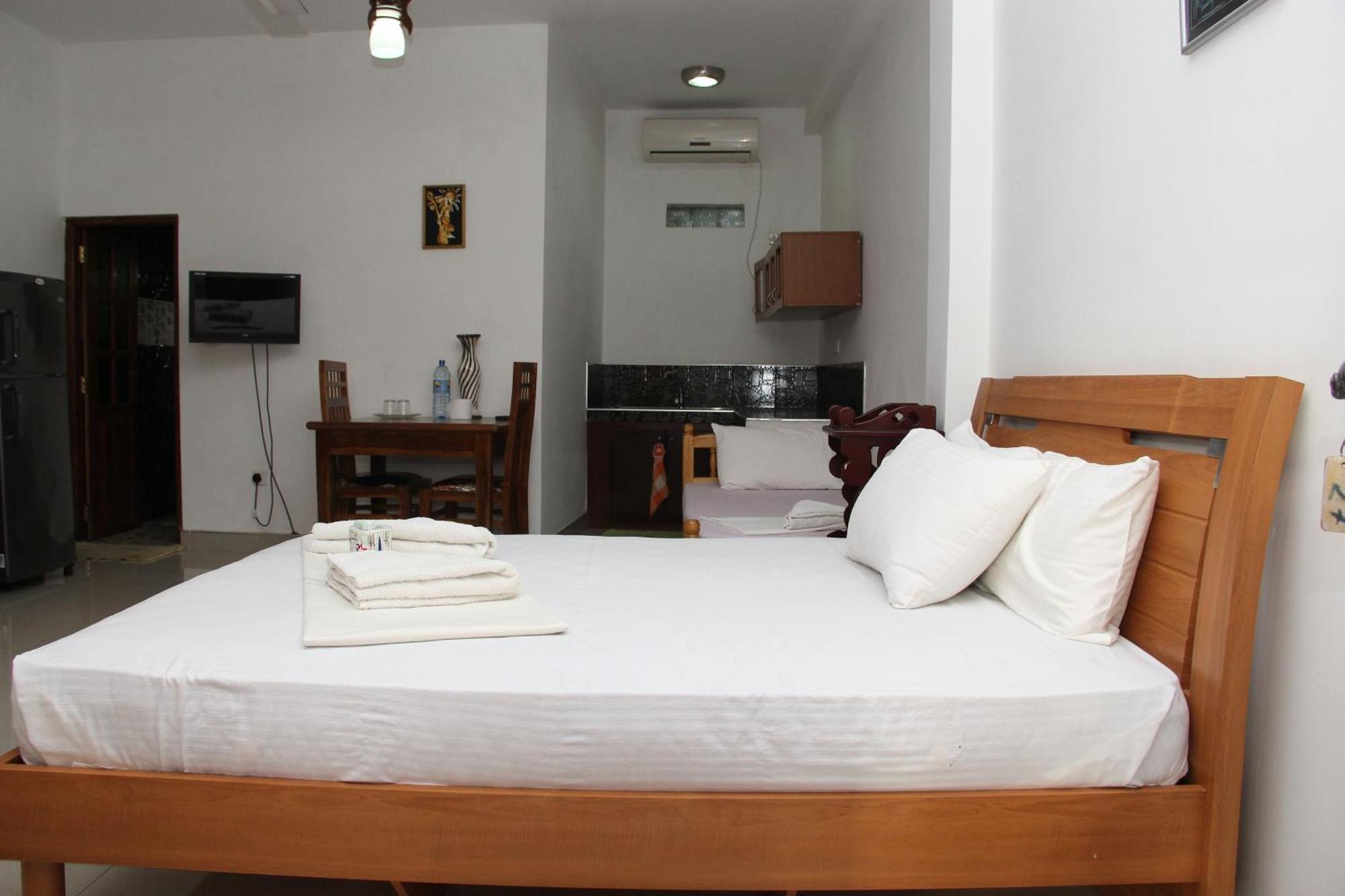 Shanith Guesthouse Negombo Zimmer foto